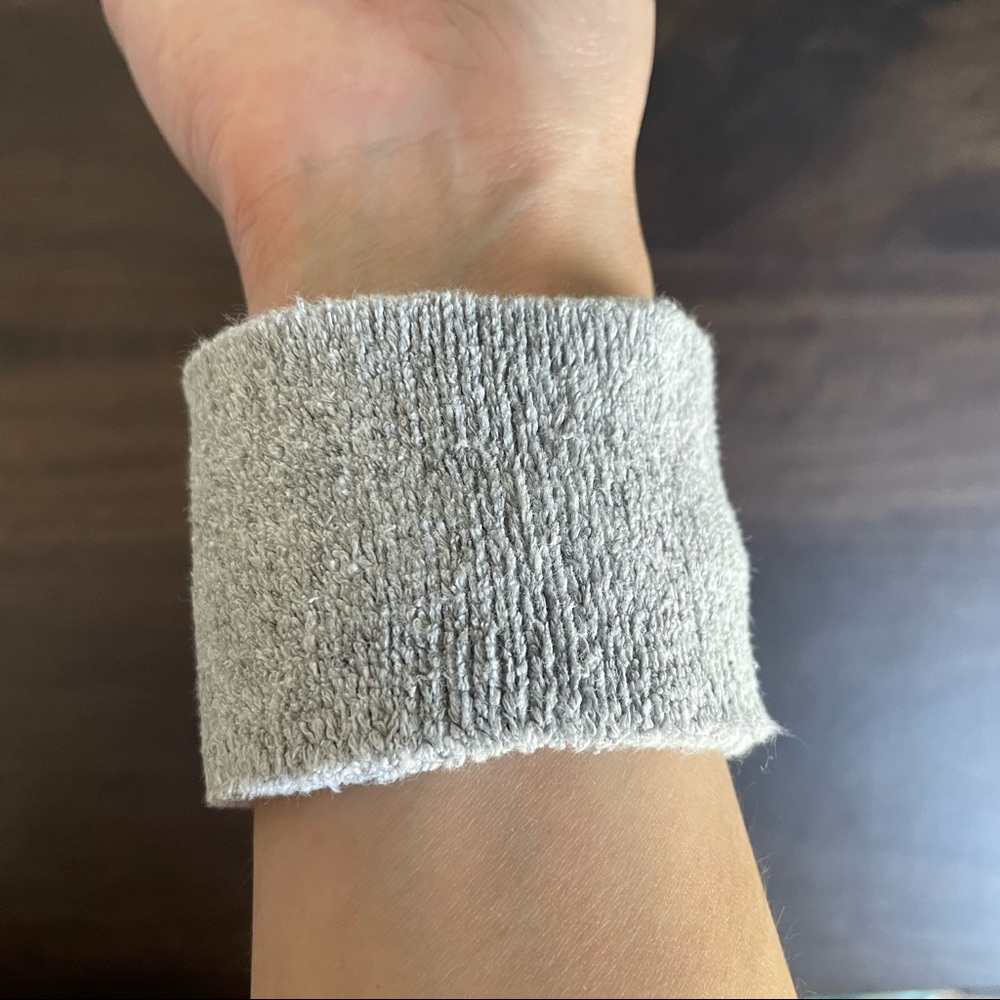 3 Nike Grey Tennis Wristbands - Picture 5 of 8